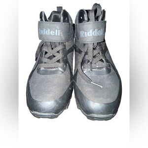 Men's 7.5 D Black Riddell Matador Mid Top Football Cleats